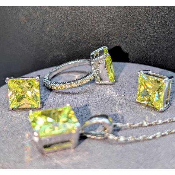 Demi-Parure Set of Green Apple Crystal Silver Tone Rhinestone Jewelry - Picture 4 of 10